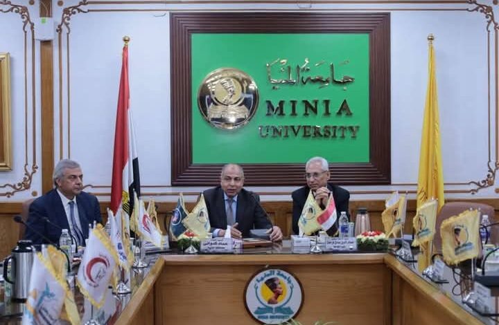 محافظ المنيا يدعو لتعزيز التعاون في دفع عجلة التنمية خلال مشاركته بمجلس الجامعة 1 محافظ المنيا يدعو لتعزيز التعاون في دفع عجلة التنمية خلال مشاركته بمجلس الجامعة