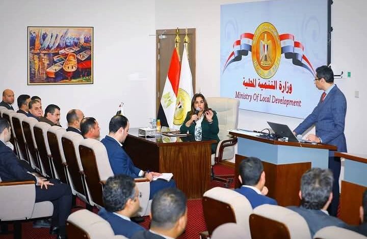 حواراً مفتوحاً مع خريجي الجزء الثاني لبرنامج "إعداد قادة المستقبل "بمركز سقارة"