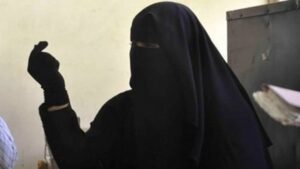 دخلت إلي البلد بطريقة غير قانونية وبسبب خوفها من تعرضها لمسائل قانونية قررت الأحتفاظ بجثة زوجها 