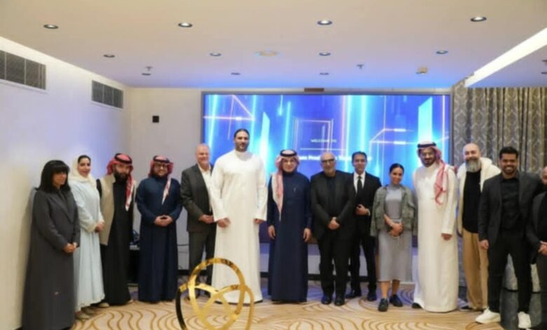 برنامج “عُزوم” يتعاون مع المخرج العالمي الامريكي تيموثي بيكر 1 برنامج “عُزوم” يتعاون مع المخرج العالمي الامريكي تيموثي بيكر