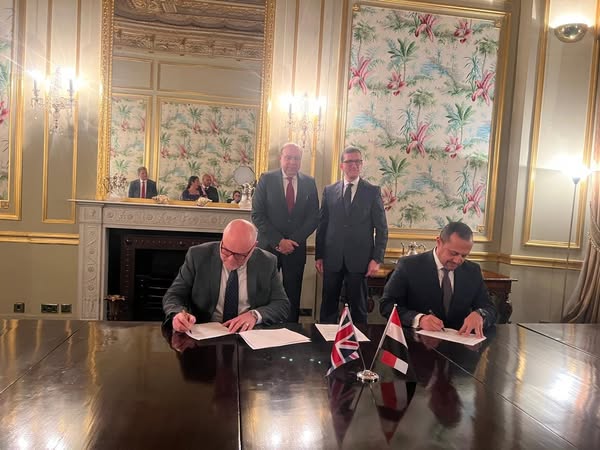 وزير الطيران يعقد اجتماعات هامة مع كبرى الشركات البريطانية لتعزيز التعاون في مجالات تطوير المطارات 1 وزير الطيران يعقد اجتماعات هامة مع كبرى الشركات البريطانية لتعزيز التعاون في مجالات تطوير المطارات