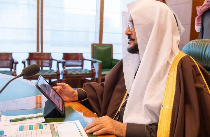 وزير الشؤون الإسلامية يدشن المرحلة الثانية من أعمال التوعية الإسلامية في الحج والعمرة 1 وزير الشؤون الإسلامية يدشن المرحلة الثانية من أعمال التوعية الإسلامية في الحج والعمرة