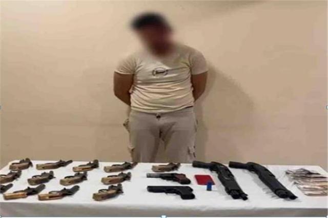 ضبط عنصر إجرامي بحوزته 16 بندقية وفرد خرطوش بسوهاج 1 ضبط عنصر إجرامي بحوزته 16 بندقية وفرد خرطوش بسوهاج