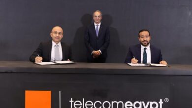 وزير الاتصالات يشهد توقيع اتفاقيات استراتيجية بين "المصرية للاتصالات" و"اورنچ مصر"