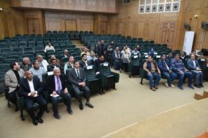 محافظ قنا يبحث تحديات المستثمرين بالمناطق الصناعية ويصدر توجيهات لدعم قطاع الاستثمار