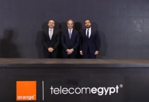 وزير الاتصالات يشهد توقيع اتفاقيات استراتيجية بين "المصرية للاتصالات" و"اورنچ مصر" 2 وزير الاتصالات يشهد توقيع اتفاقيات استراتيجية بين "المصرية للاتصالات" و"اورنچ مصر"