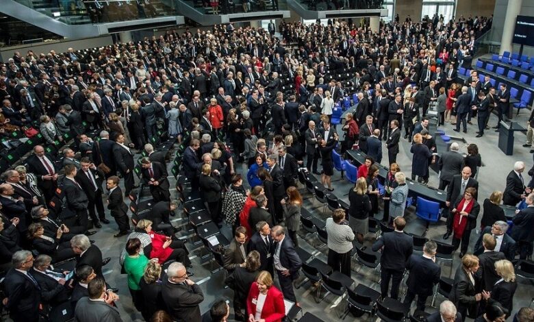 يهود ألمانيا يعربون عن صدمتهم حيال النجاح الذي حققه "البديل" في الانتخابات 1 يهود ألمانيا يعربون عن صدمتهم حيال النجاح الذي حققه "البديل" في الانتخابات