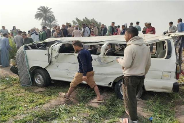  إصابة 10 أشخاص في انقلاب ميكروباص بمركز الواسطى ببني سويف