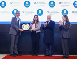 وزيرة التنمية تشهد حفل تخريج 40 متدرباً من الوزارة والمحافظات بعد حصولهم على برنامج بالجامعة الأمريكية 3 وزيرة التنمية تشهد حفل تخريج 40 متدرباً من الوزارة والمحافظات بعد حصولهم على برنامج بالجامعة الأمريكية