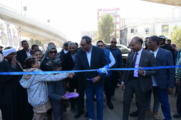 محافظ قنا يفتتح سوق اليوم الواحد بمدينة قوص لتوفير السلع بأسعار مخفضة 1 محافظ قنا يفتتح سوق اليوم الواحد بمدينة قوص لتوفير السلع بأسعار مخفضة