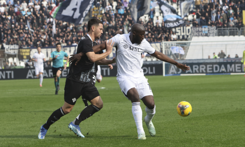 نابولي يتعرض لخسارة مؤثرة في الدوري الإيطالي ويفقد الصدارة 1 نابولي يتعرض لخسارة مؤثرة في الدوري الإيطالي ويفقد الصدارة