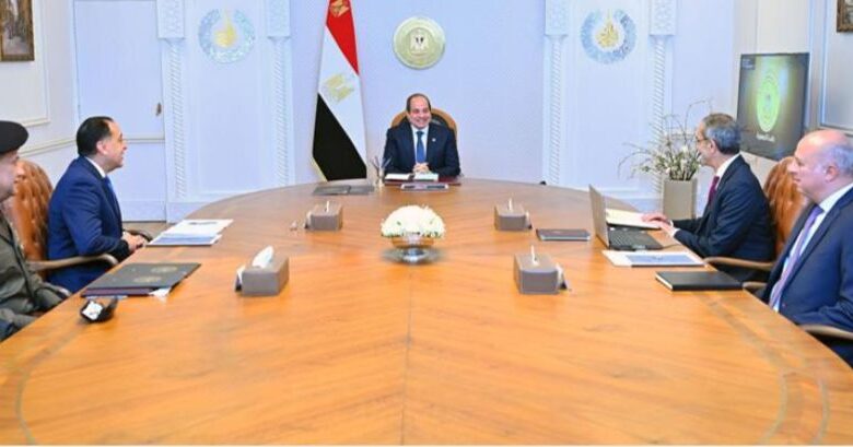 الرئيس السيسي يجتمع برئيس مجلس الوزراء ووزير الاتصالات ومدير الأكاديمية العسكرية