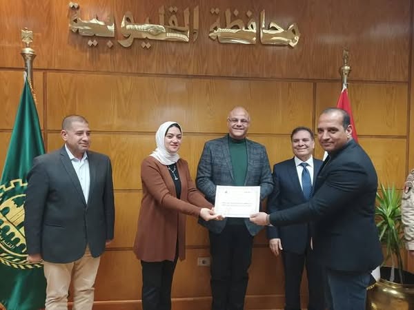 محافظ القليوبية يكرم الجمعيات والمؤسسات المشاركة في قوافل الإغاثة لغزة 1 محافظ القليوبية يكرم الجمعيات والمؤسسات المشاركة في قوافل الإغاثة لغزة
