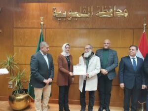 محافظ القليوبية يكرم الجمعيات والمؤسسات المشاركة في قوافل الإغاثة لغزة 3 محافظ القليوبية يكرم الجمعيات والمؤسسات المشاركة في قوافل الإغاثة لغزة