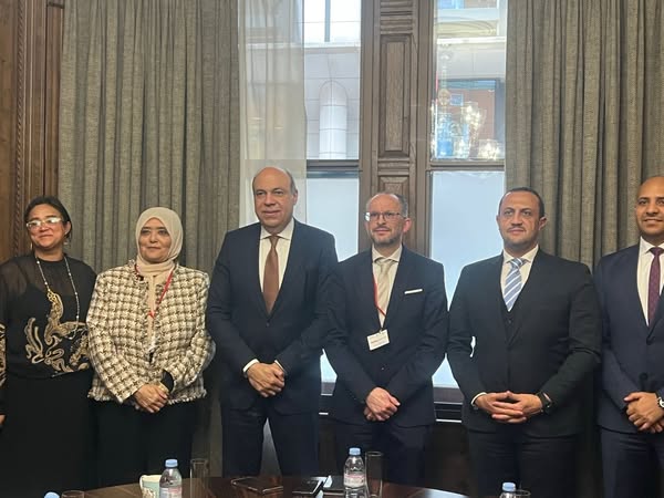 وزير الطيران يعقد سلسلة لقاءات هامة مع كبرى الشركات البريطانية المتخصصة في البنية التحتية والطاقة 1 وزير الطيران يعقد سلسلة لقاءات هامة مع كبرى الشركات البريطانية المتخصصة في البنية التحتية والطاقة