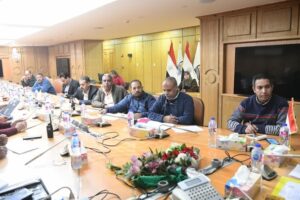 محافظ قنا يكلف نائبه متابعة معدلات الأداء والموقف النهائي في ملف تقنين أراضي أملاك الدولة