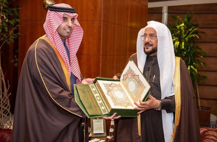وزير الشؤون الإسلامية يفتتح المعرض المتنقل للتوعية بالأمن السيبراني 1 وزير الشؤون الإسلامية يفتتح المعرض المتنقل للتوعية بالأمن السيبراني