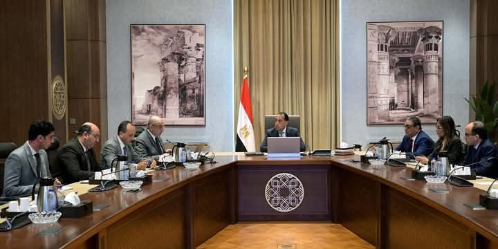 في لقاء مع الوزير: رئيس الوزراء يتابع تطوير شركات قطاع الأعمال العام 1 في لقاء مع الوزير: رئيس الوزراء يتابع تطوير شركات قطاع الأعمال العام