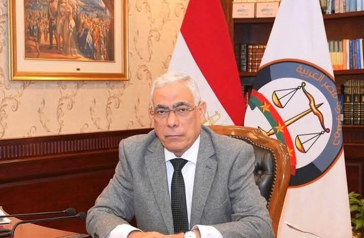 النائب العام يستقبل رئيس الاستئناف لنيابة استئناف القاهرة لعرض الكشوف ربع السنوية بدائرة نيابته. 1 النائب العام يستقبل رئيس الاستئناف لنيابة استئناف القاهرة لعرض الكشوف ربع السنوية بدائرة نيابته.