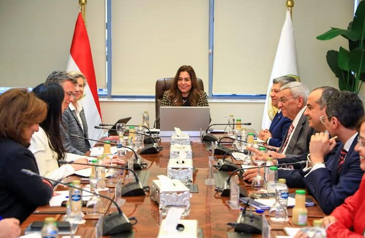 وزيرة التنمية المحلية تبحث مع وفد من الوكالة الألمانية للتعاون الدولي