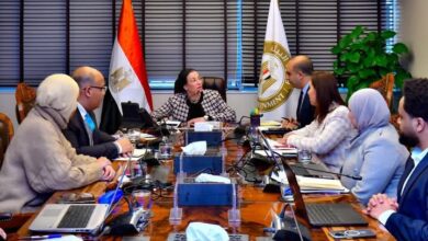 وزيرة البيئة تعقد اجتماعًا موسعًا لمتابعة استراتيجية التدوير والحد من الأكياس البلاستيكية 