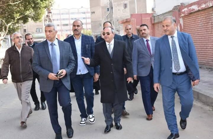 محافظ بورسعيد يتابع سير وانتظام العملية التعليمية بحي الزهور 