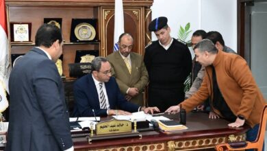 محافظ قنا يبحث تنفيذ كوبري مشاة الرياح لتوفير عبور آمن للمواطنين