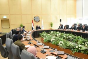 وزير الصناعة يبحث مع وفد من البنك الدولي اخر المستجدات الخاصة بمشروع تطوير لوجستيات التجارة بين القاهرة والاسكندرية