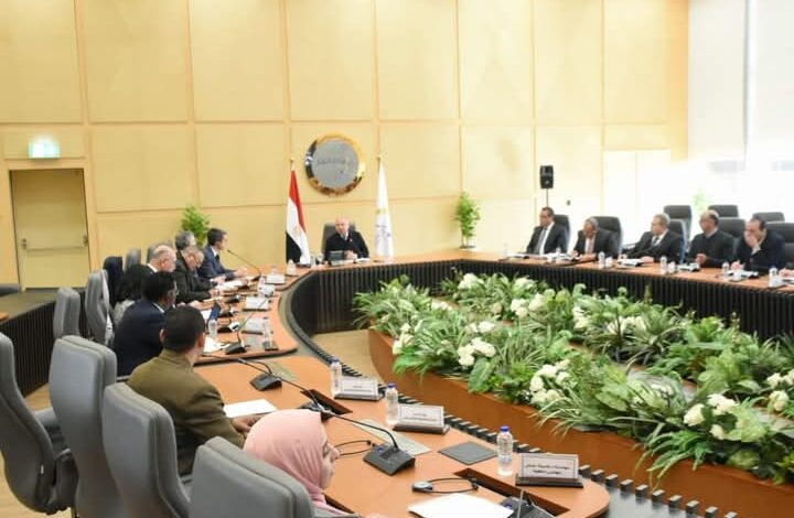 وزير الصناعة يبحث مع وفد من البنك الدولي اخر المستجدات الخاصة بمشروع تطوير لوجستيات التجارة بين القاهرة والاسكندرية 1 وزير الصناعة يبحث مع وفد من البنك الدولي اخر المستجدات الخاصة بمشروع تطوير لوجستيات التجارة بين القاهرة والاسكندرية