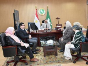 محافظ الشرقية يلتقي مديرة تسريع الإستجابة المحلية للقضية السكانية بوزارة التنمية المحلية 