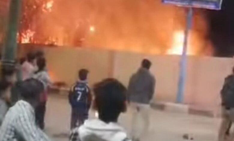 السيطرة على حريق نبات الحلفا والهيش بأرض فضاء فى ابشواي بالفيوم