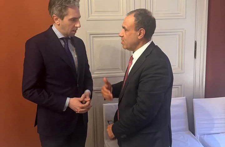 وزير الخارجية يلتقى مع نائب رئيس وزراء وزير الخارجية والدفاع الأيرلندي