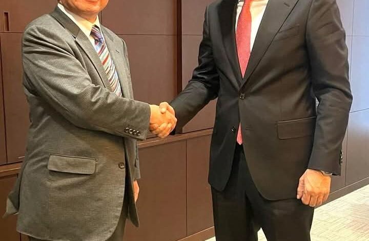 وزير التربية والتعليم يعقد اجتماعًا مع رئيس الوكالة اليابانية للتعاون الدولي (جايكا) 