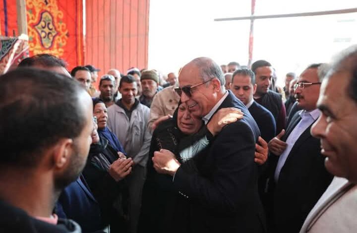 محافظ المنيا يشهد إطلاق قافلة متنقلة لبيع السلع الغذائية بقرية صفط الخمار وعزبه شاهين 1 محافظ المنيا يشهد إطلاق قافلة متنقلة لبيع السلع الغذائية بقرية صفط الخمار وعزبه شاهين