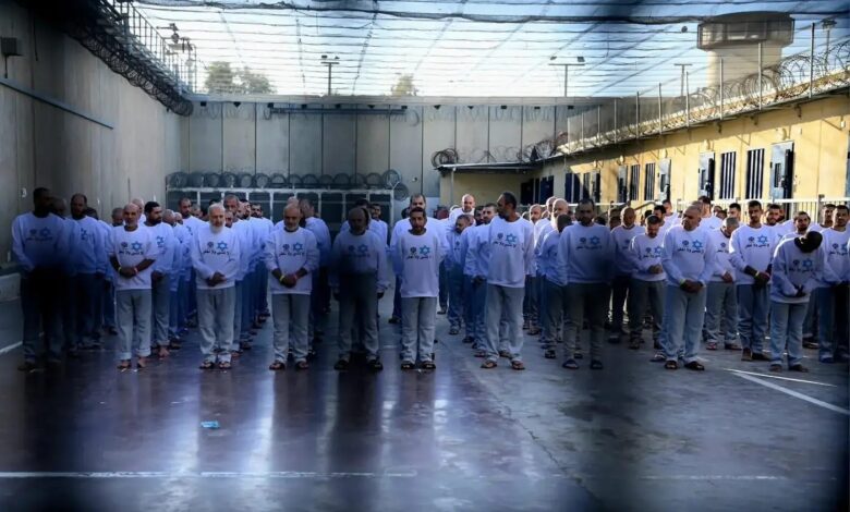 جيش الاحتلال ينشر صورا للأسرى المفرج عنهم اليوم ضمن صفقة التبادل 1 جيش الاحتلال ينشر صورا للأسرى المفرج عنهم اليوم ضمن صفقة التبادل