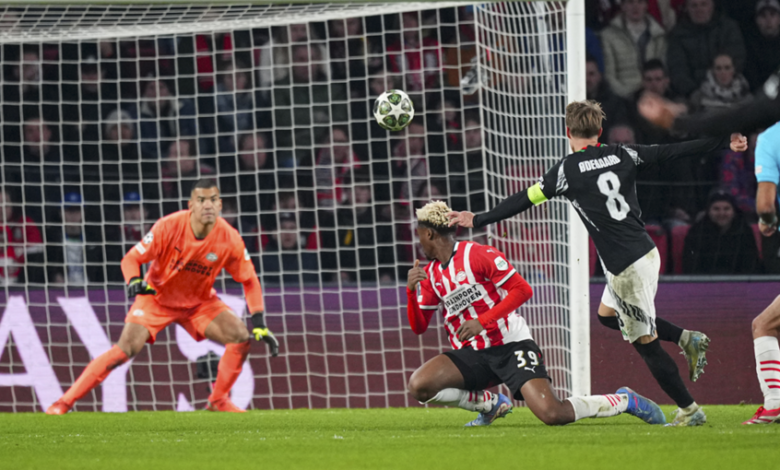 أرسنال يدكّ شباك آيندهوفن بسباعية ويتأهل "نظريا" إلى ربع نهائي دوري الأبطال 1 أرسنال يدكّ شباك آيندهوفن بسباعية ويتأهل "نظريا" إلى ربع نهائي دوري الأبطال