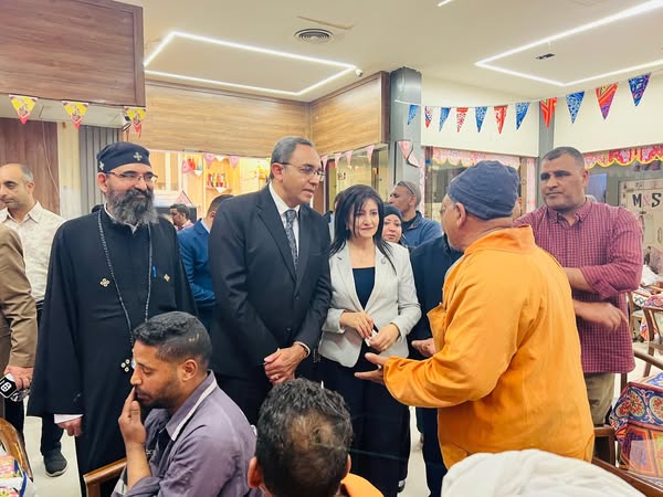 محافظ قنا يشارك 120 عامل نظافة مائدة الإفطار الرمضاني ويشيد بدورهم في خدمة المجتمع 1 محافظ قنا يشارك 120 عامل نظافة مائدة الإفطار الرمضاني ويشيد بدورهم في خدمة المجتمع