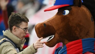 كرة تخترق 3 "كوبري" قبل هز الشباك في الدوري الروسي الممتاز