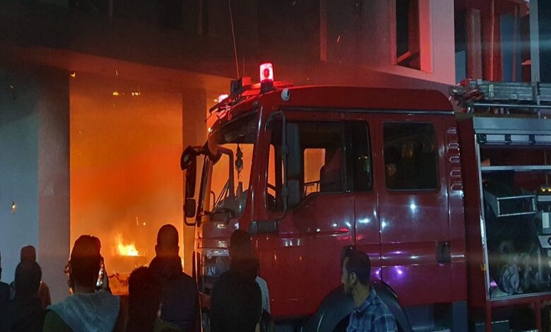 السيطرة على حريق بمخزن خردة في سوهاج دون خسائر بشرية 1 السيطرة على حريق بمخزن خردة في سوهاج دون خسائر بشرية