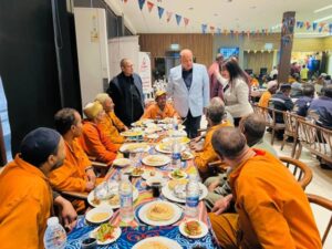 محافظ قنا يشارك 120 عامل نظافة مائدة الإفطار الرمضاني ويشيد بدورهم في خدمة المجتمع 3 محافظ قنا يشارك 120 عامل نظافة مائدة الإفطار الرمضاني ويشيد بدورهم في خدمة المجتمع