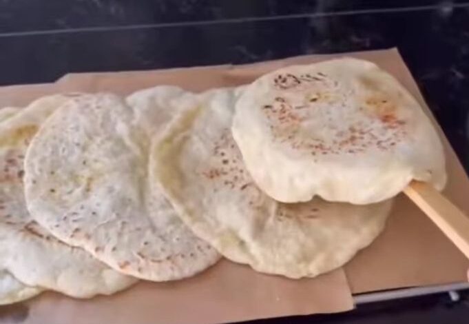 طريقة عمل خبز البلازما بالجبن في المقلاة 1 طريقة عمل خبز البلازما بالجبن في المقلاة