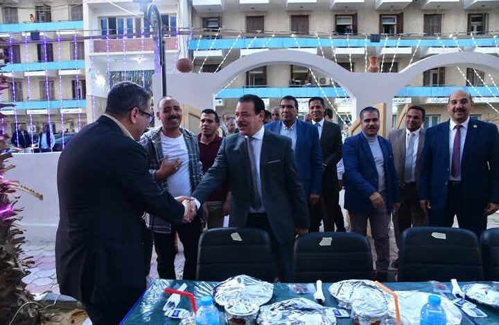 رئيس جامعة الوادى الجديد يشارك أسرة "طلاب من أجل مصر" إفطاراً جماعياً 1 رئيس جامعة الوادى الجديد يشارك أسرة "طلاب من أجل مصر" إفطاراً جماعياً