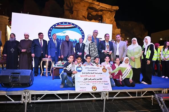 محافظ جنوب سيناء يشارك في حفل إفطار “وطن واحد” ويكرم الأمهات المثاليات وأوائل الطلبة