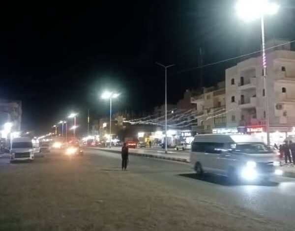 القصير تشارك بإطفاء أعمدة الإنارة بعدد من الشوارع