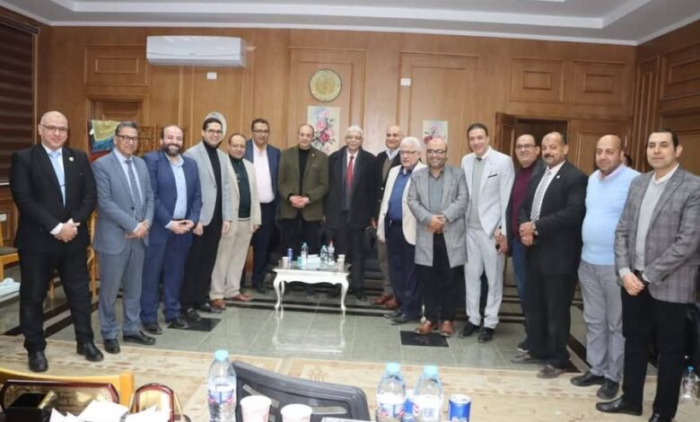 رئيس جامعة المنوفية يشارك الأطقم الطبية بالمستشفيات الجامعية ومعهد الكبد مائدة الإفطار