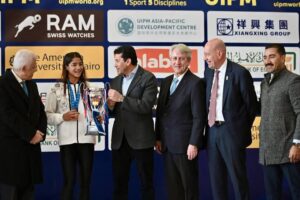 وزير الرياضة يشهد نهائي كأس العالم للخماسي الحديث سيدات 