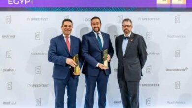 وي" تحصد جائزتي أسرع شبكة محمول في مصر وإنترنت أرضي بشمال إفريقيا 