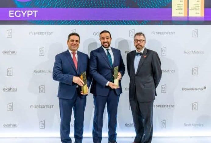 وي" تحصد جائزتي أسرع شبكة محمول في مصر وإنترنت أرضي بشمال إفريقيا 