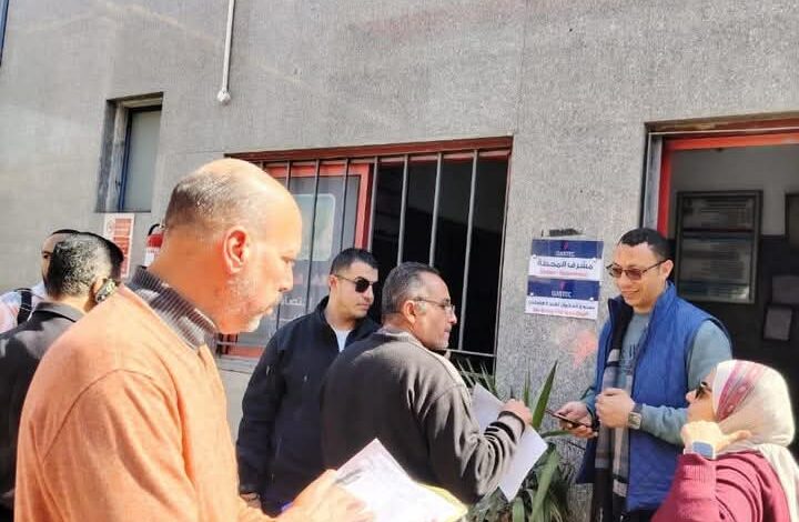 محافظ المنيا يوجه المراكز التكنولوجية بمزيد من التيسيرات لإصدار تراخيص المحال التجارية