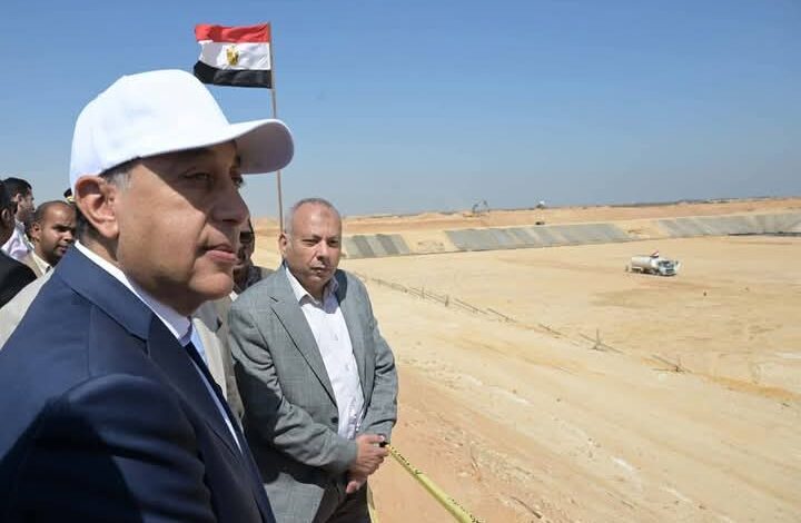 رئيس الوزراء يتفقد أعمال إنشاء محطة الصرف الصحي الصناعي بالعاشر من رمضان